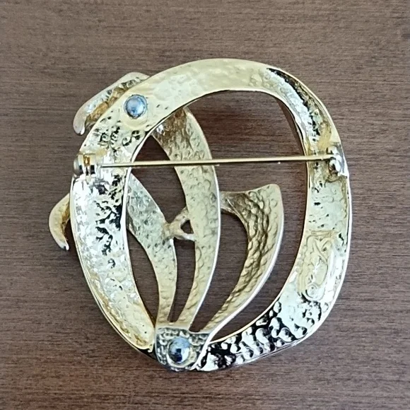 Vintage Brooch Leaves Waves Gold Tone Chunky Valentine's Mother's Day Gift - Picture 2 of 5